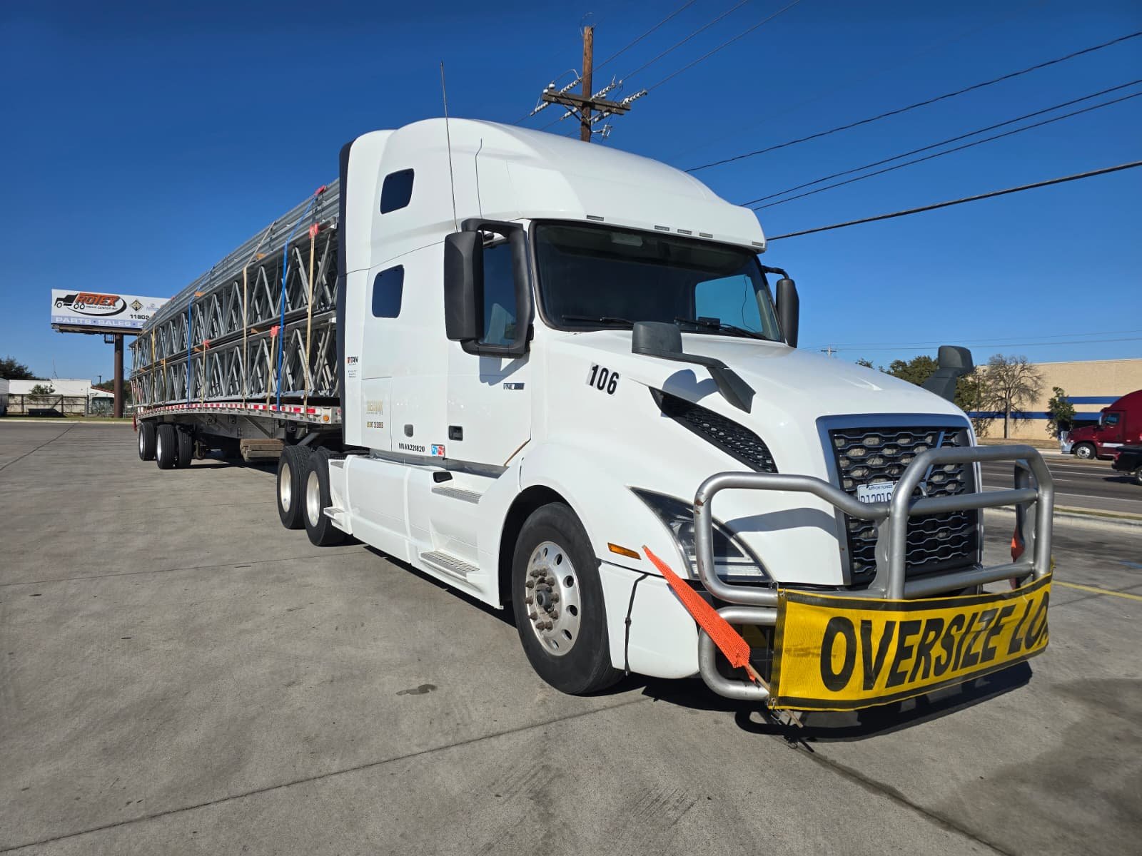 Long steel structures secured for oversized transport